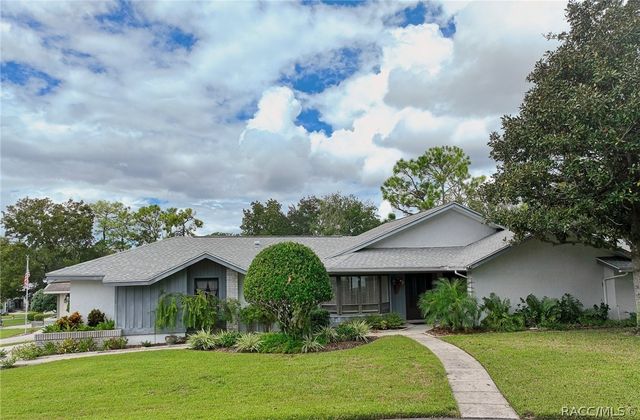 8 W Winged Foot Court, Homosassa, FL 34446
