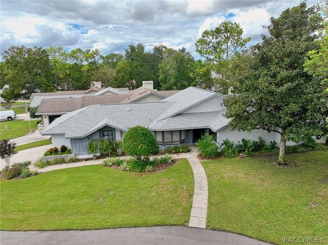 8 W Winged Foot Court, Homosassa, FL 34446