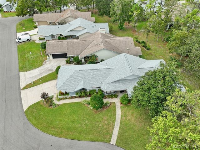 8 W Winged Foot Court, Homosassa, FL 34446
