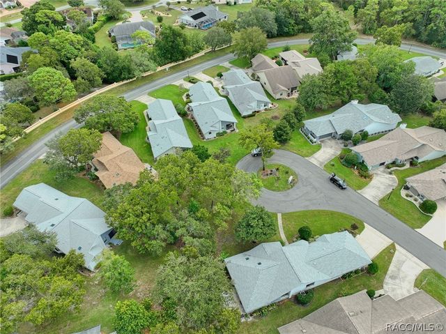 8 W Winged Foot Court, Homosassa, FL 34446