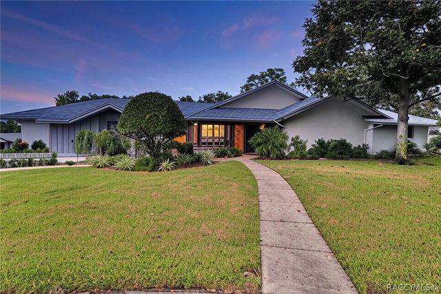 8 W Winged Foot Court, Homosassa, FL 34446