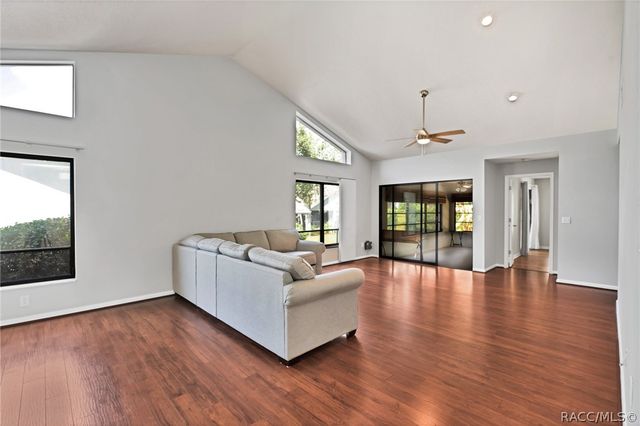 8 W Winged Foot Court, Homosassa, FL 34446