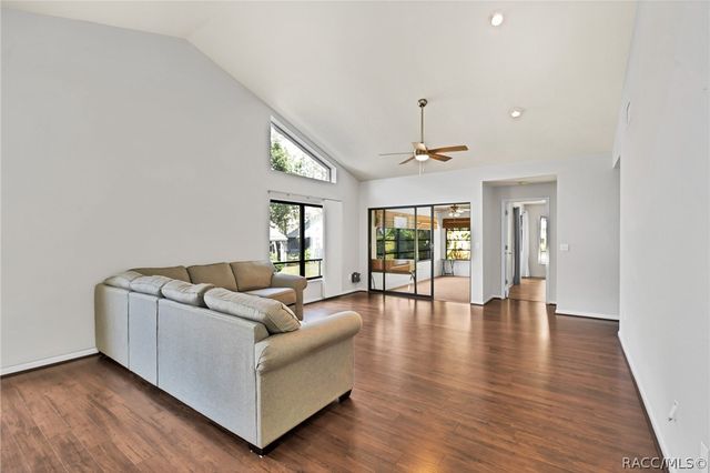 8 W Winged Foot Court, Homosassa, FL 34446