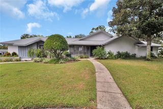 8 W Winged Foot Court, Homosassa, FL 34446