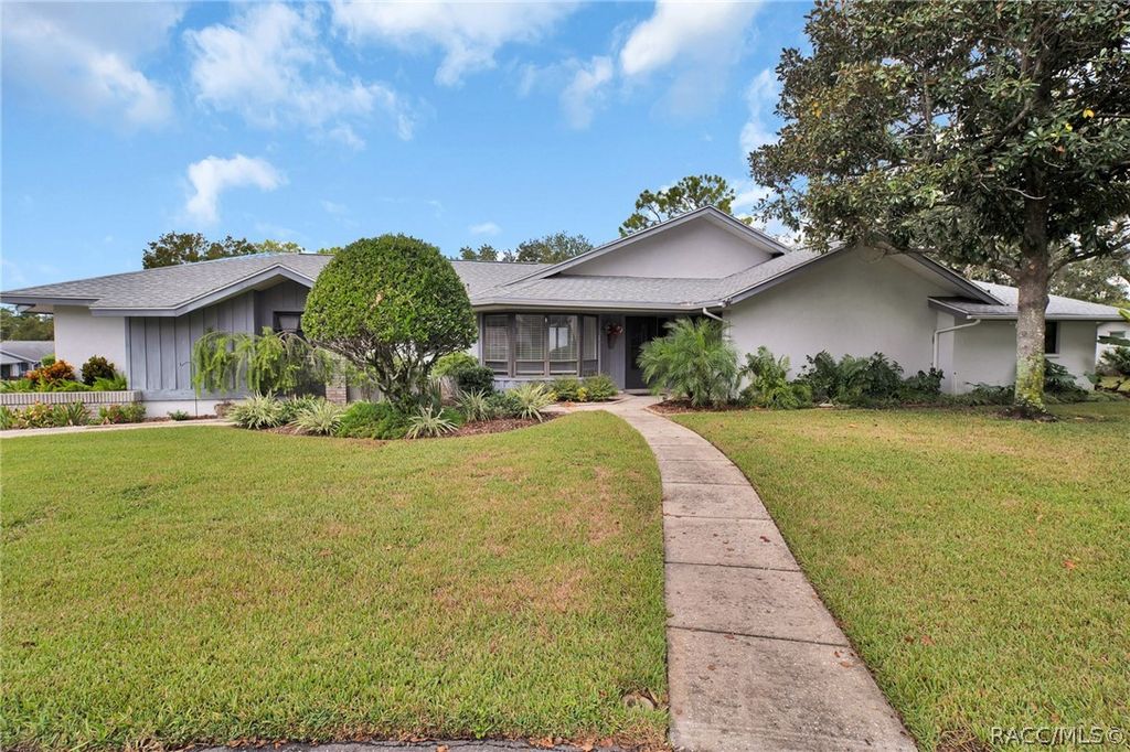 8 W Winged Foot Court, Homosassa, FL 34446