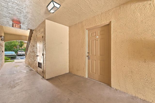 4041 San Marino Boulevard 105, West Palm Beach, FL 33409
