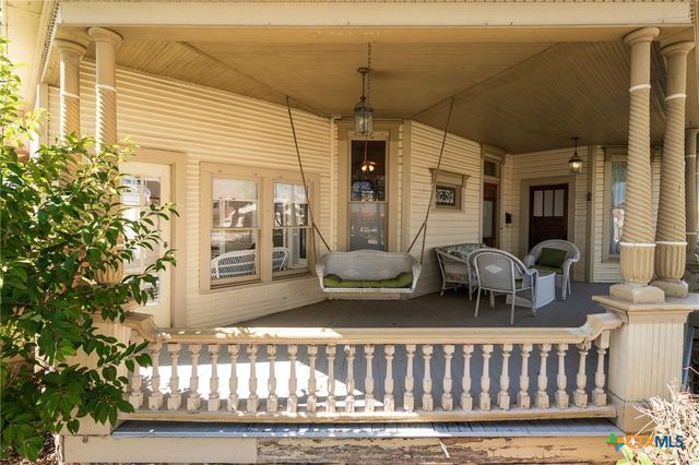 606 S Key Avenue, Lampasas, TX 76550