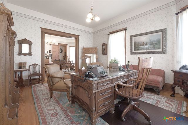 606 S Key Avenue, Lampasas, TX 76550