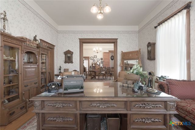 606 S Key Avenue, Lampasas, TX 76550