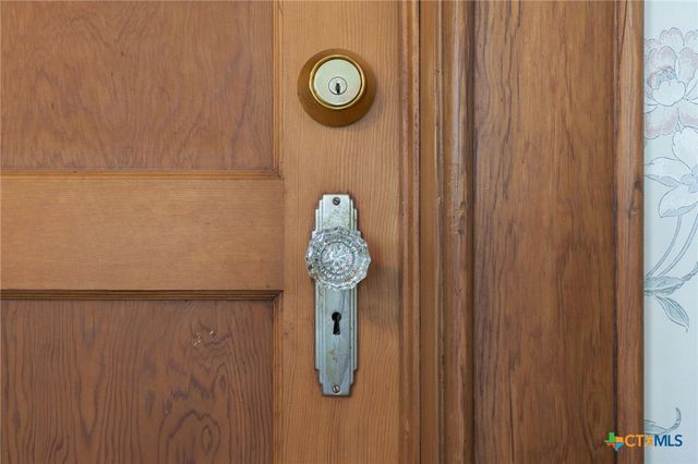 606 S Key Avenue, Lampasas, TX 76550