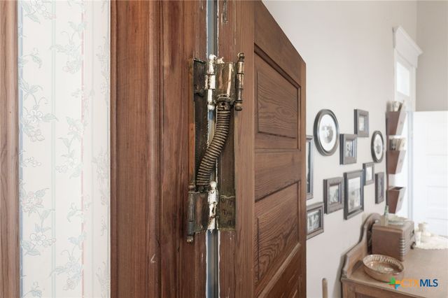 606 S Key Avenue, Lampasas, TX 76550