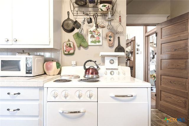 606 S Key Avenue, Lampasas, TX 76550