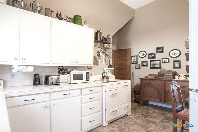 606 S Key Avenue, Lampasas, TX 76550