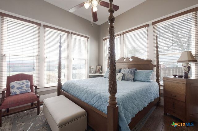 606 S Key Avenue, Lampasas, TX 76550