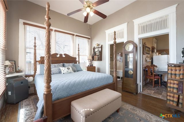 606 S Key Avenue, Lampasas, TX 76550