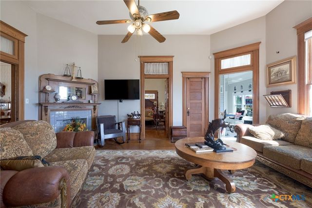 606 S Key Avenue, Lampasas, TX 76550