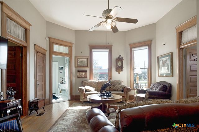 606 S Key Avenue, Lampasas, TX 76550