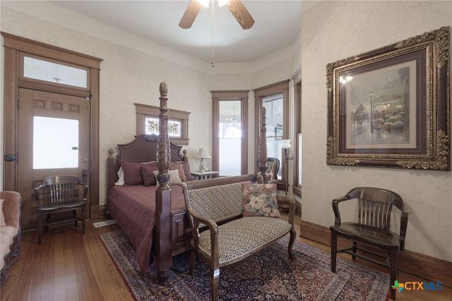 606 S Key Avenue, Lampasas, TX 76550