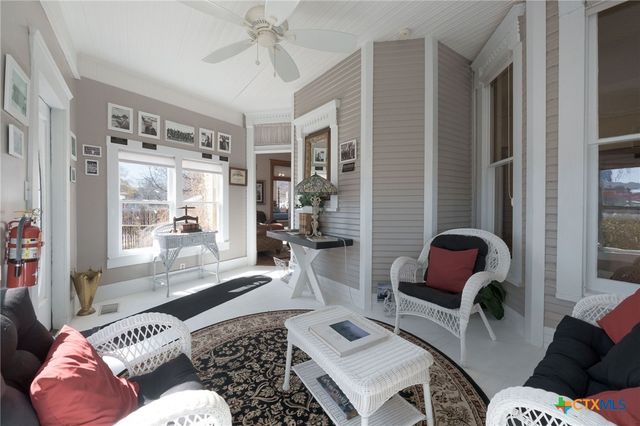 606 S Key Avenue, Lampasas, TX 76550