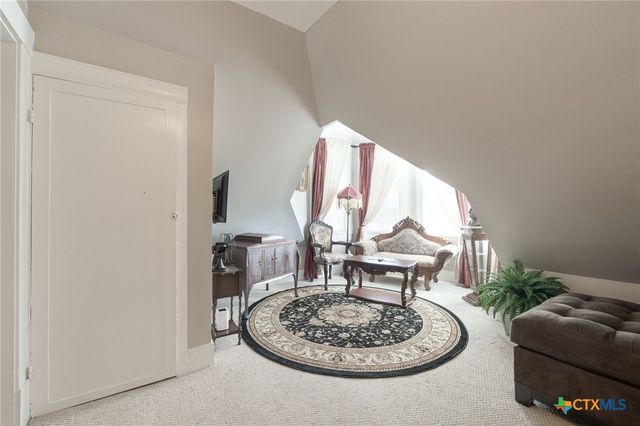 606 S Key Avenue, Lampasas, TX 76550