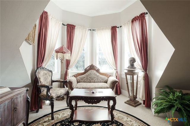 606 S Key Avenue, Lampasas, TX 76550