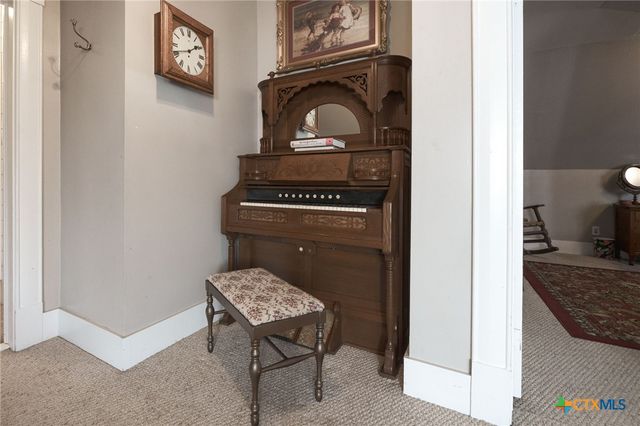 606 S Key Avenue, Lampasas, TX 76550