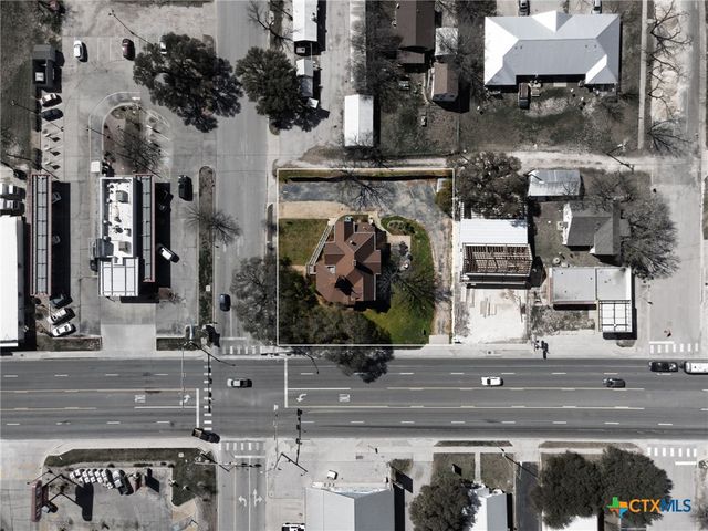 606 S Key Avenue, Lampasas, TX 76550