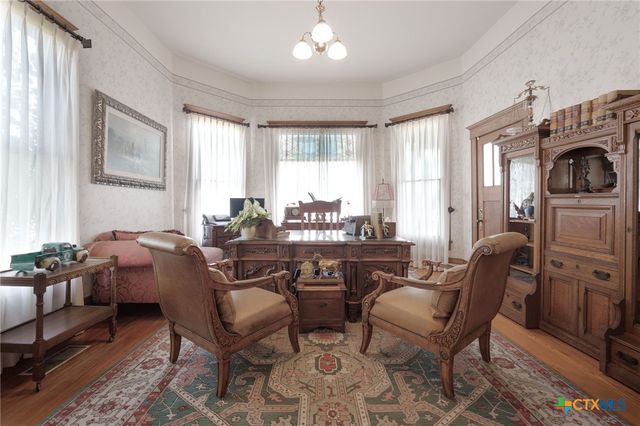 606 S Key Avenue, Lampasas, TX 76550