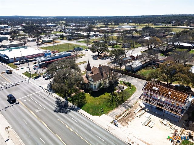 606 S Key Avenue, Lampasas, TX 76550