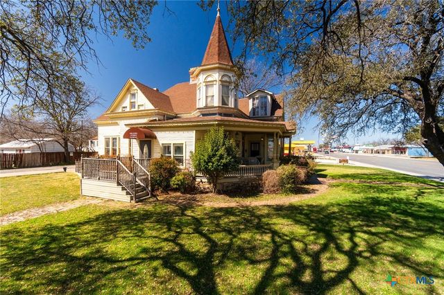 606 S Key Avenue, Lampasas, TX 76550