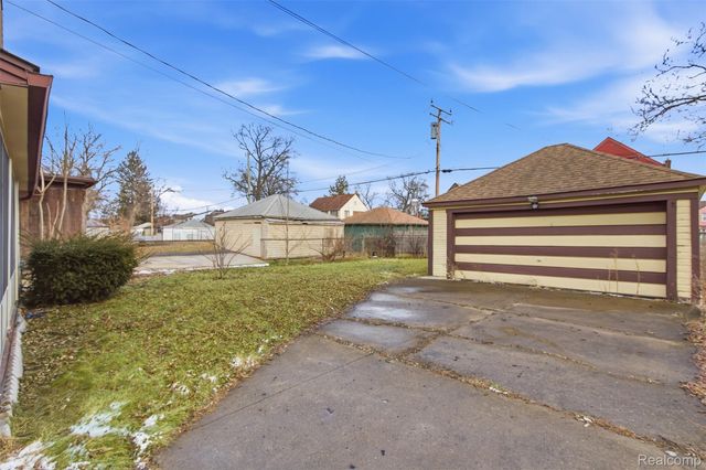 17206 Snowden Street, Detroit, MI 48235