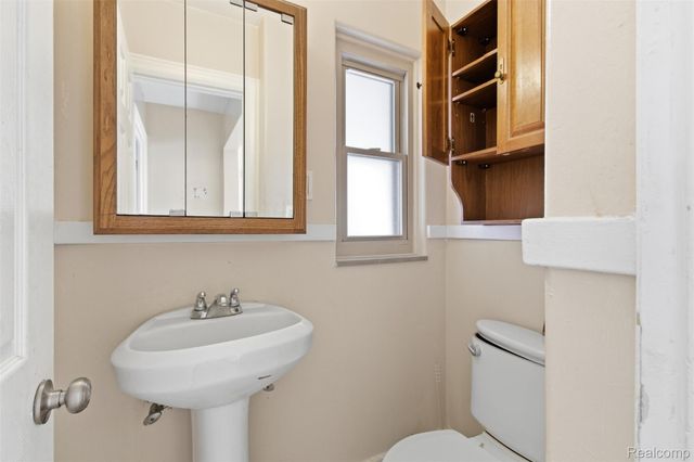 17206 Snowden Street, Detroit, MI 48235