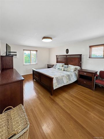 94 Massapequa Avenue, Massapequa, NY 11758