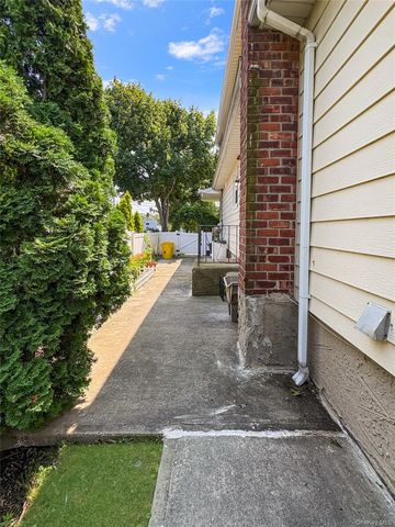94 Massapequa Avenue, Massapequa, NY 11758