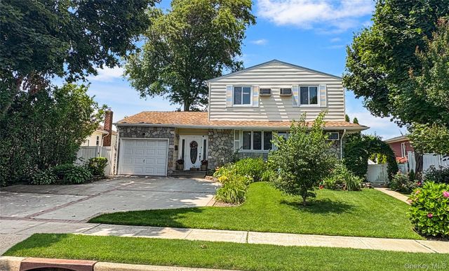 94 Massapequa Avenue, Massapequa, NY 11758