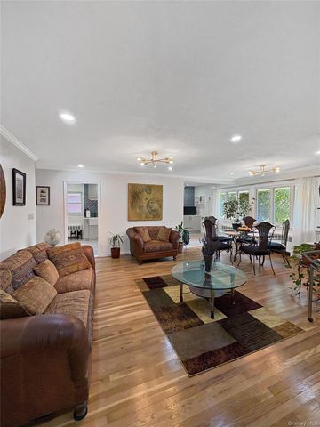 94 Massapequa Avenue, Massapequa, NY 11758