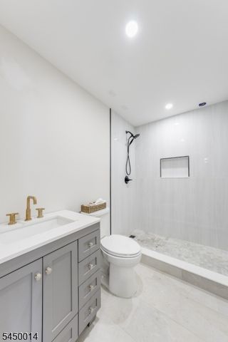 36 Minton Ave, Chatham Boro, NJ 07928