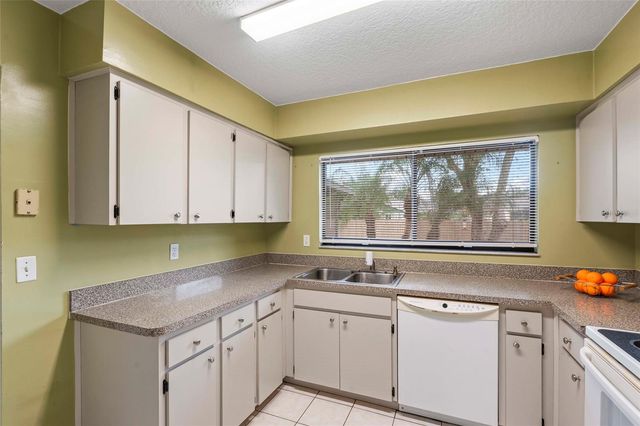 5002 PENNSBURY DRIVE, Tampa, FL 33624