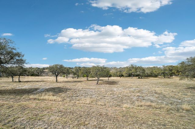 3100 Kahala Sunset DR, Spicewood, TX 78669