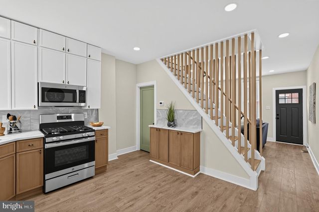 831 LIVINGSTON ST, Philadelphia, PA 19125