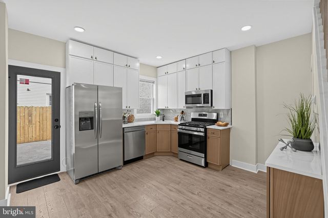 831 LIVINGSTON ST, Philadelphia, PA 19125