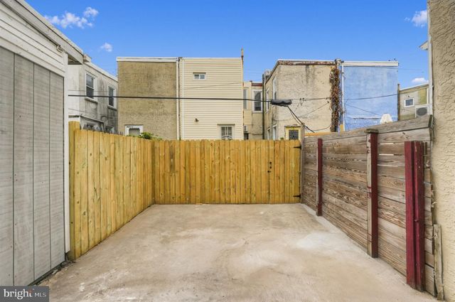 831 LIVINGSTON ST, Philadelphia, PA 19125