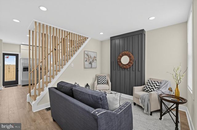 831 LIVINGSTON ST, Philadelphia, PA 19125
