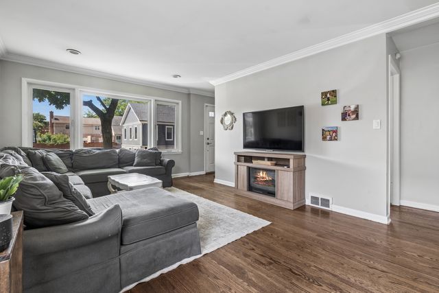7738 W Clarence Avenue, Chicago, IL 60631