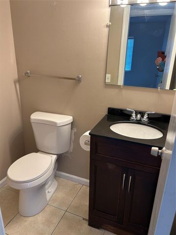 180 Cypress Club Dr 814, Pompano Beach, FL 33060