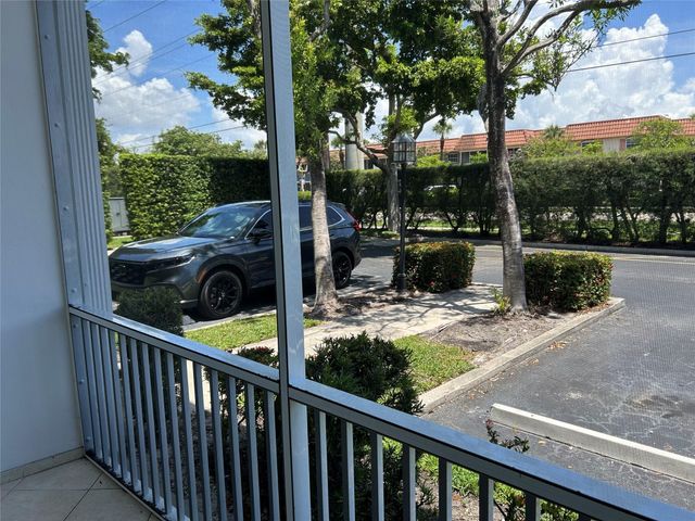 180 Cypress Club Dr 814, Pompano Beach, FL 33060