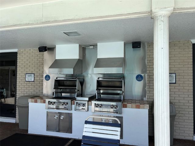 180 Cypress Club Dr 814, Pompano Beach, FL 33060