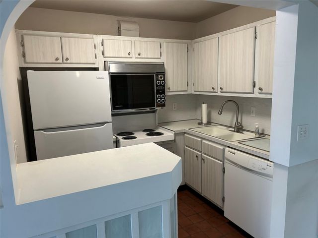180 Cypress Club Dr 814, Pompano Beach, FL 33060