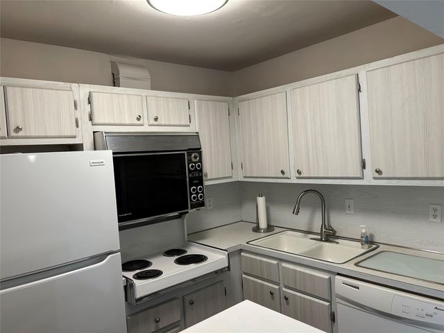 180 Cypress Club Dr 814, Pompano Beach, FL 33060