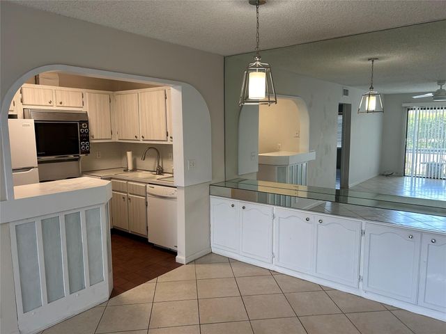 180 Cypress Club Dr 814, Pompano Beach, FL 33060